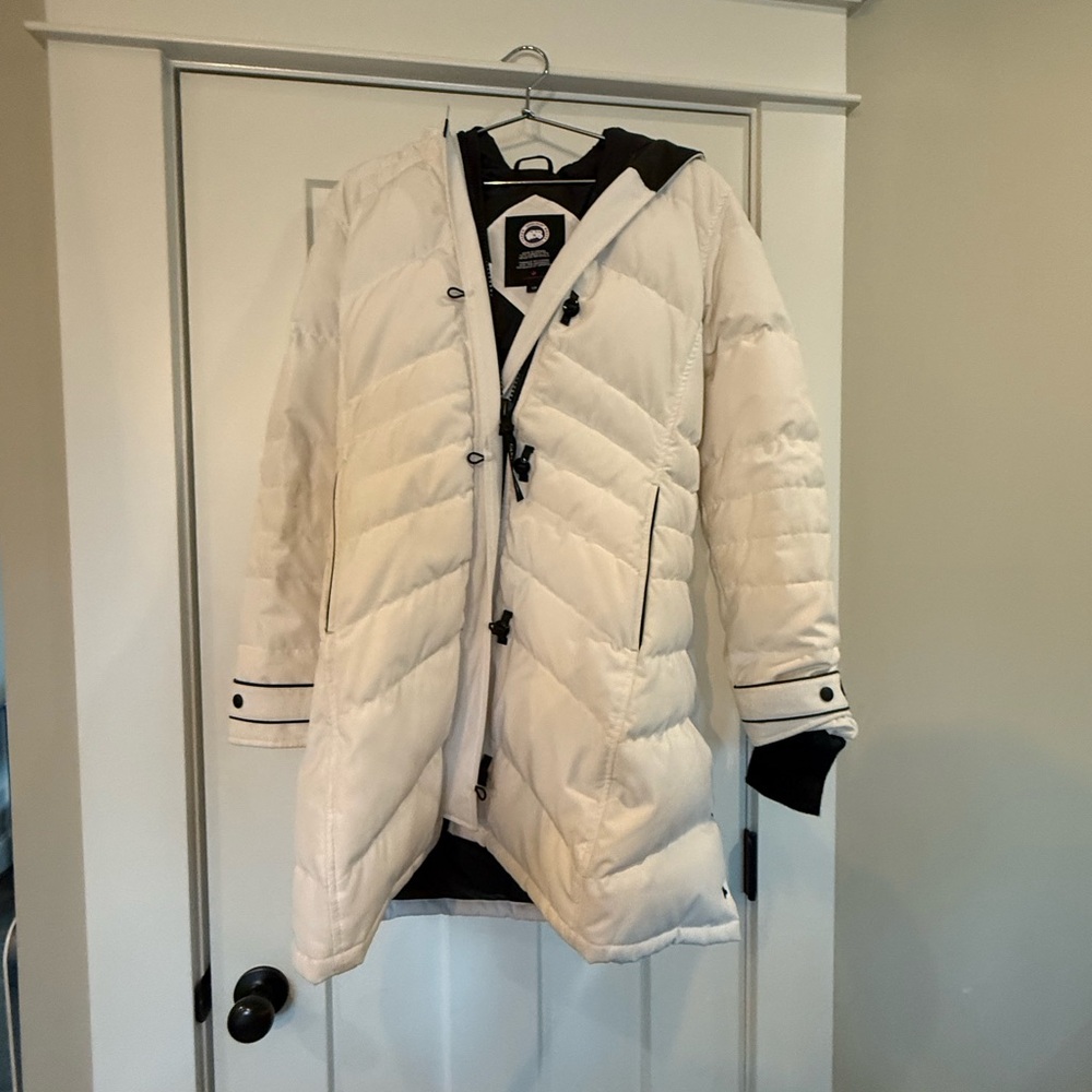 Canada Goose gently worn Women's white Lorette Puffer Jacket Size L